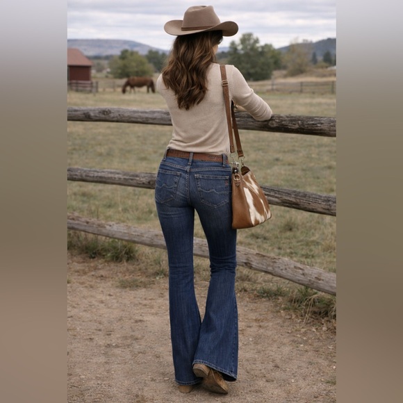 Ariat REAL Zoe Flare Jeans 26R Mid Rise Bootcut Western Distressed - Picture 2 of 7